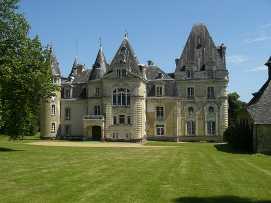 Chteau du Repaire Parc extrieur et chateau  Vigeois en Corrze