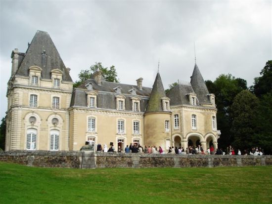 Terrasse extrieure du Chteau du Repaire  Vigeois en Corrze