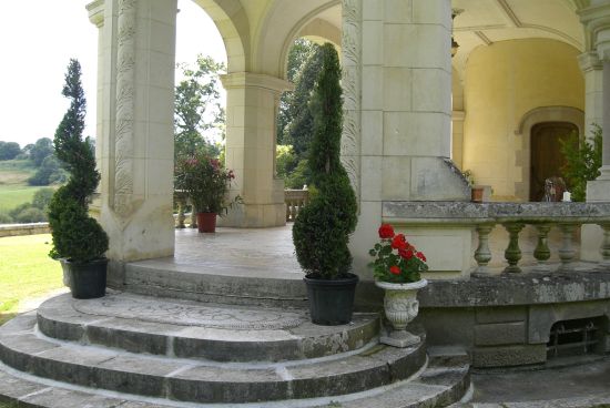 Terrasse couverte du Chteau du Repaire  Vigeois en Corrze