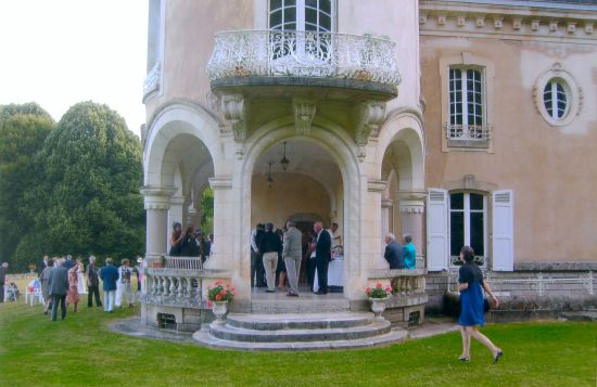 Terrasse couverte du Chteau du Repaire  Vigeois en Corrze