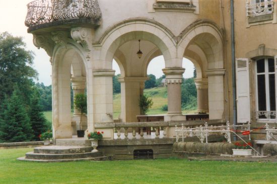 Terrasse extrieur du Chteau du Repaire  Vigeois en Corrze