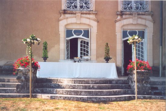 Terrasse extrieur du Chteau du Repaire  Vigeois en Corrze