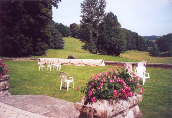 Terrasse extrieur du Chteau du Repaire  Vigeois en Corrze